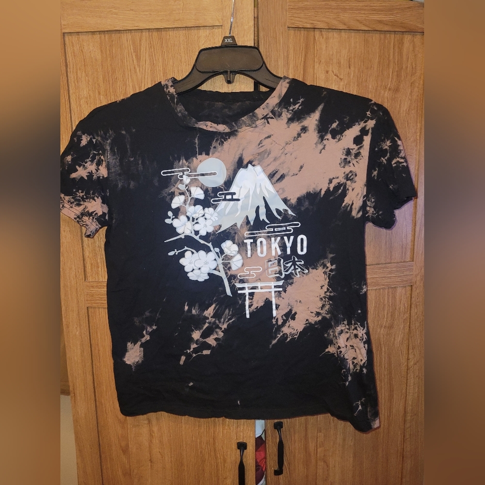 Romwe women's size small Tokyo acid wash t shirt